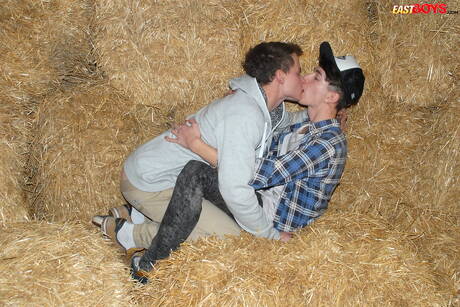 年輕小夥 Johan Koco 和帥哥 Samuel Lamere 熱情激情