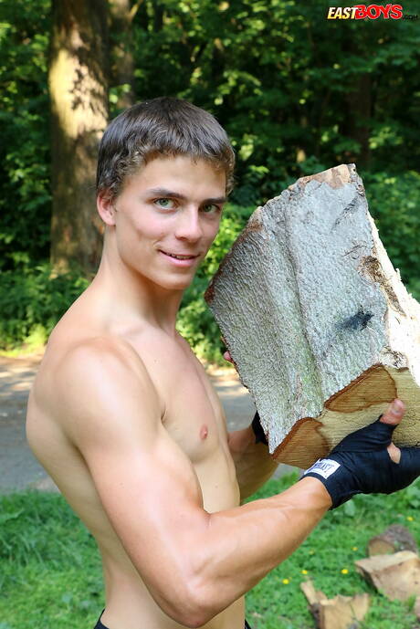 Stud Curtis Ladner posing nude outside