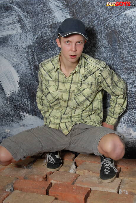 性感小鮮肉 Shawn Lingo 脫衣服露出漂亮屁股