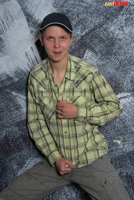 性感小鮮肉 Shawn Lingo 脫衣服露出漂亮屁股