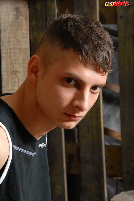 Le jeune homme Grady Miller prend du plaisir