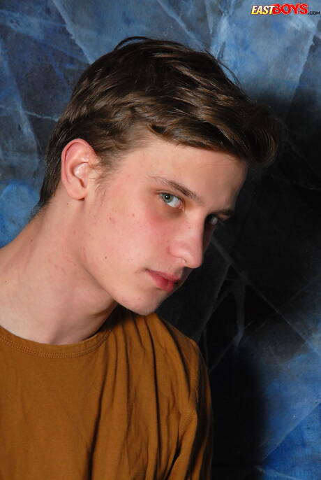 Der heiße Twink Daniel Doyle wichst seinen Schwanz