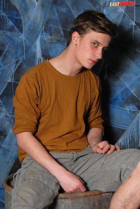 Der heiße Twink Daniel Doyle wichst seinen Schwanz