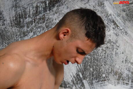 gostoso twink Grady Miller mostra um corpo perfeito