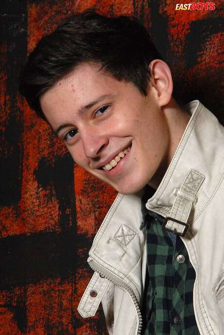 帥哥安東尼奧·帕爾默全裸出鏡，秀出緊實的臀部