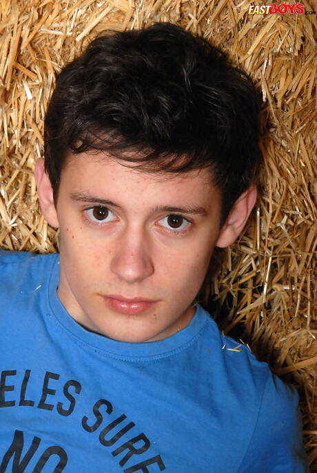 Il bel ragazzo Antonio Palmer si masturba