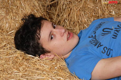 Il bel ragazzo Antonio Palmer si masturba