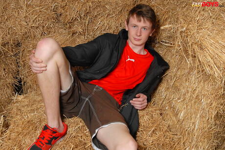 Twink Richard Frank zeigt einen wunderschönen Körper