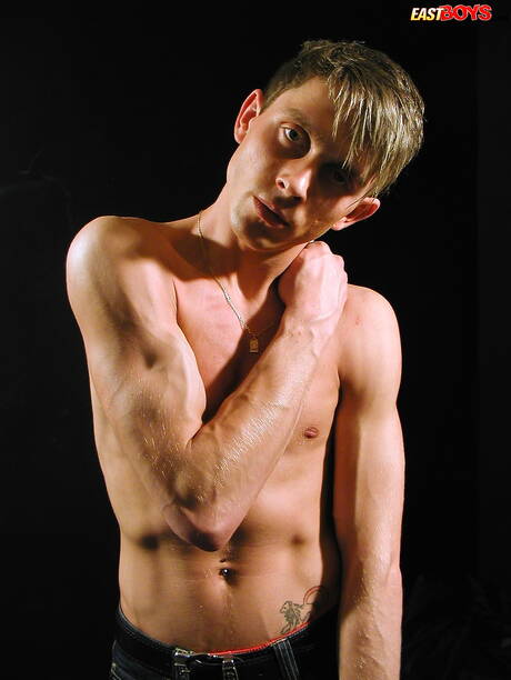 美少年オリバー・ベルがチンポをシゴく