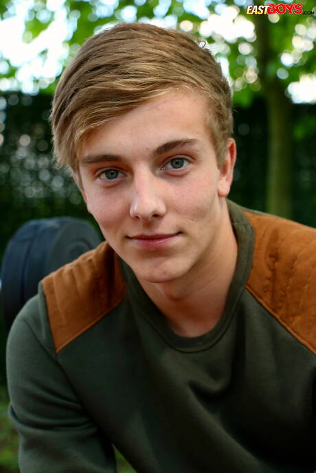 Hot twink Abel Romanov posing naked outside