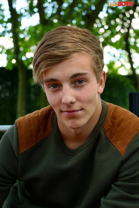 Hot twink Abel Romanov posing naked outside