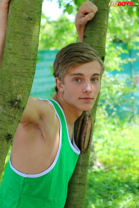 Hot twink Abel Romanov posing naked outside