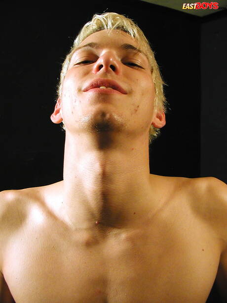 Le beau garçon Elliott se branle la bite