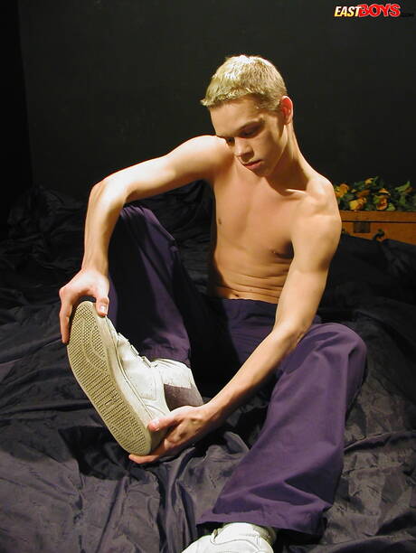 Twink Aaron jerk off