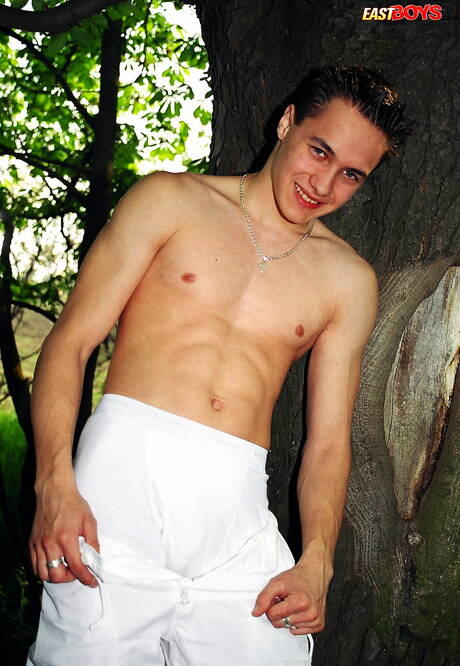 Stud Martin posing naked and showing nice butt outdoor