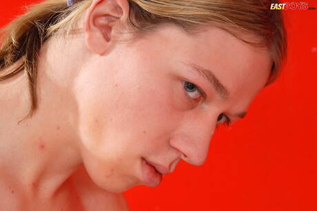 トゥインクのオリバー・クレイマーが美しい体を披露