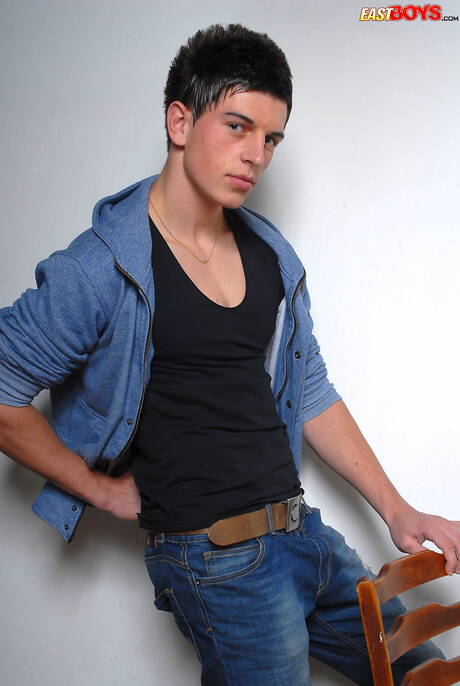 Hunk Benedikt posing naked