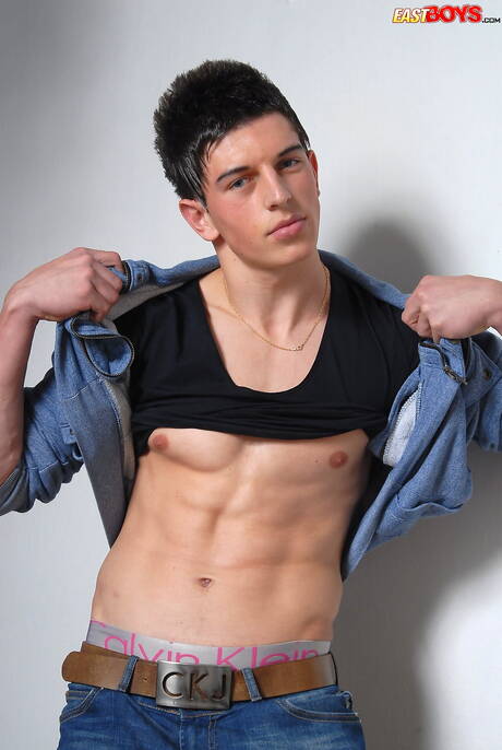 Hunk Benedikt posing naked