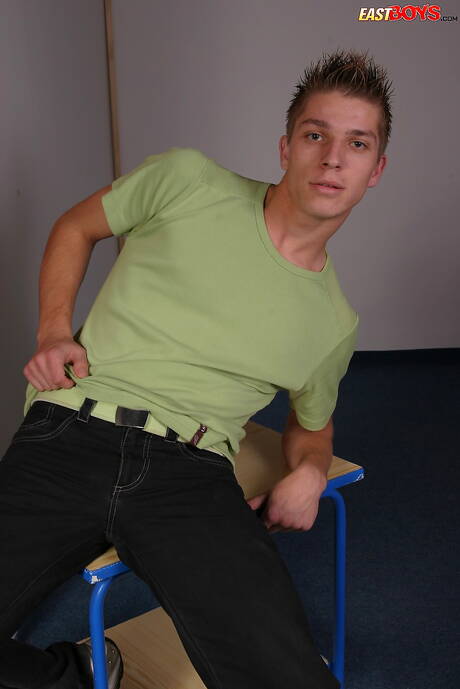 トゥインク・ゴランが美しい体を披露