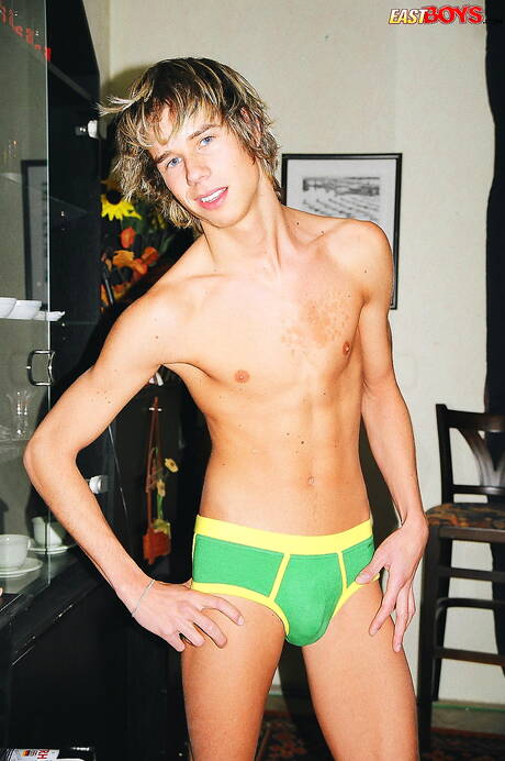 Hot twink Glen get naked and showing hot butt