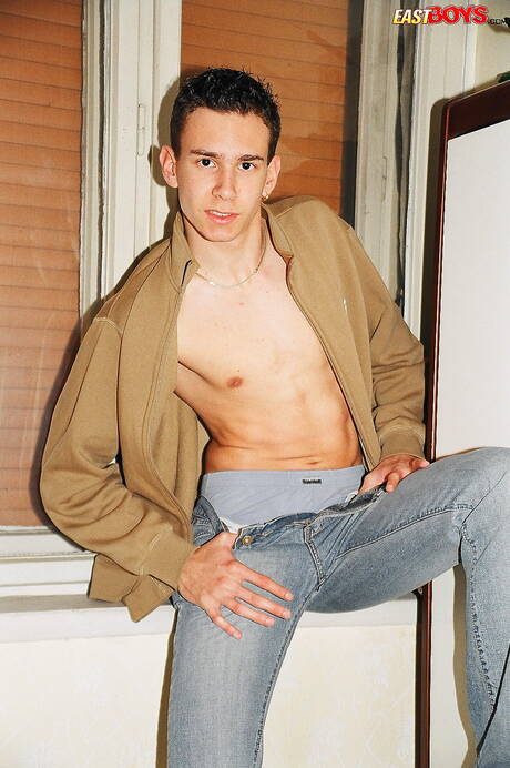 El joven Georg posando desnudo