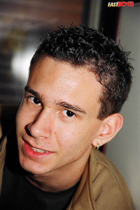 El joven Georg posando desnudo