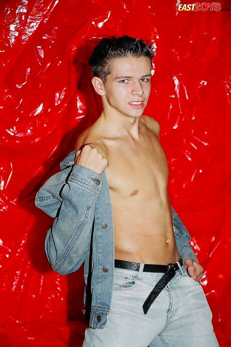 Hübscher Junge Gaston posiert nackt