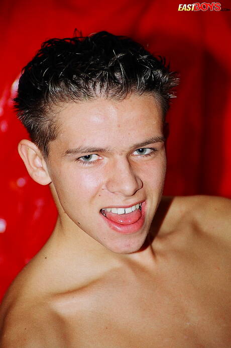 Hübscher Junge Gaston posiert nackt