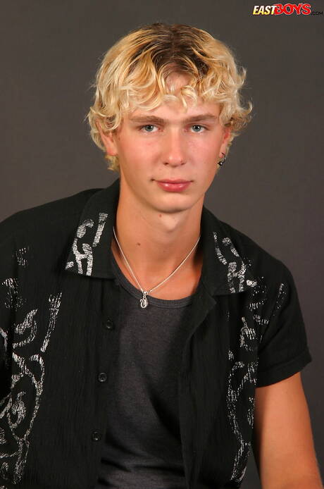 Hot twink Fred posing naked