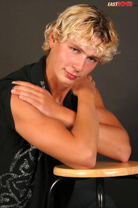 Hot twink Fred posing naked