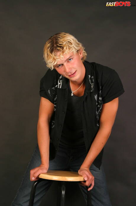 Hot twink Fred posing naked