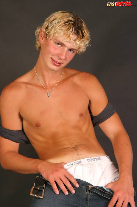 Hot twink Fred posing naked