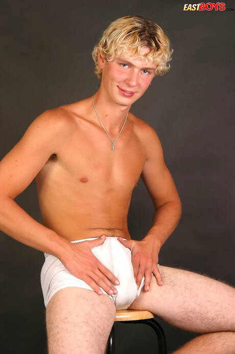 Hot twink Fred posing naked