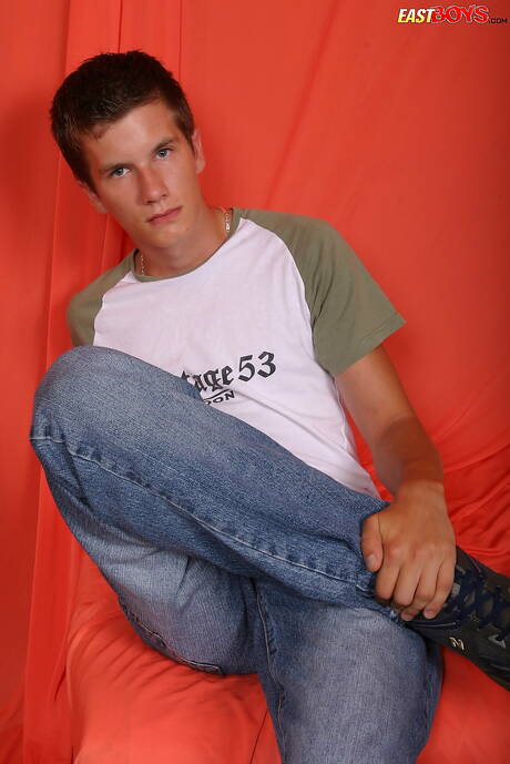 Twink Frano posando nu