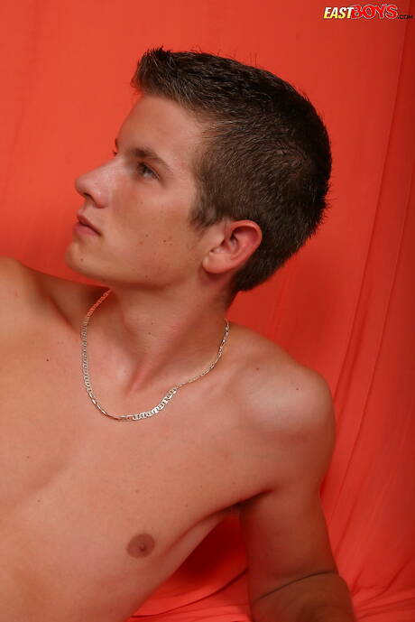 Twink Frano posando nu