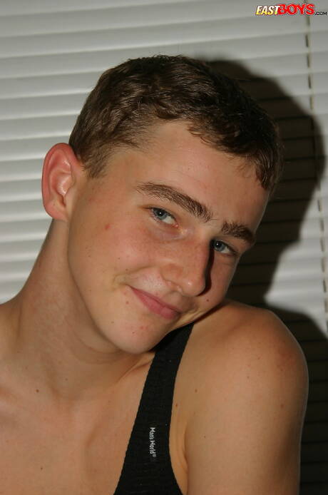 Hot twink Fjodor undressing and showing hot ass