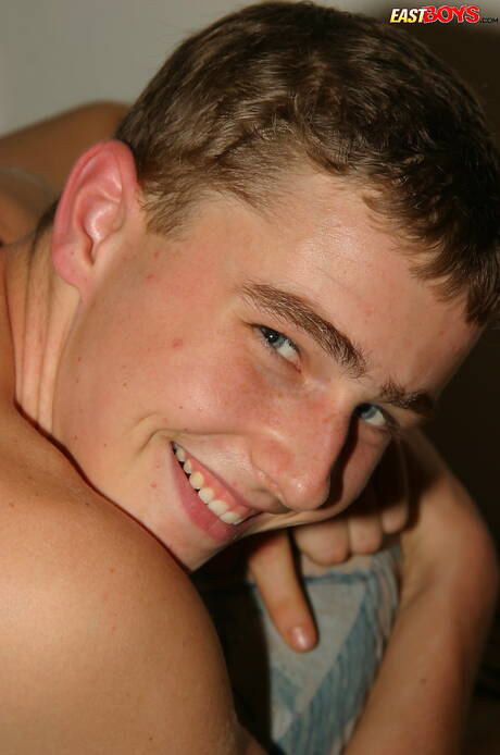 Hot twink Fjodor undressing and showing hot ass