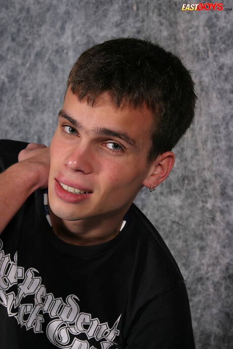 Twink Fila mostra um corpo perfeito