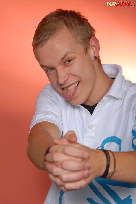 Twink Faraj undressing and showing nice butt