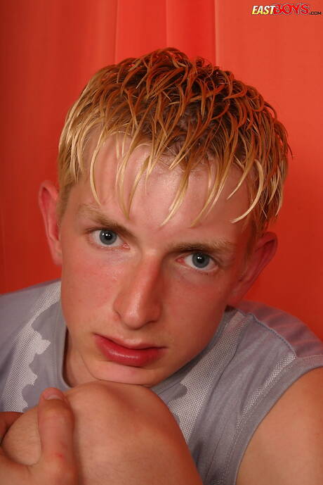 Twink Egon 展現完美身材
