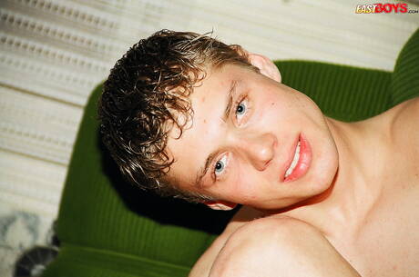 Der junge Edwin zeigt einen wunderschönen Körper