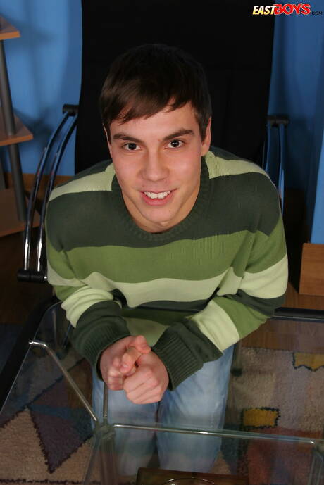 Young Eduardo jack off his dick