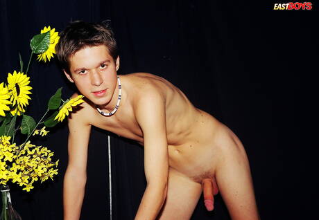 El joven Dominik muestra un cuerpo perfecto