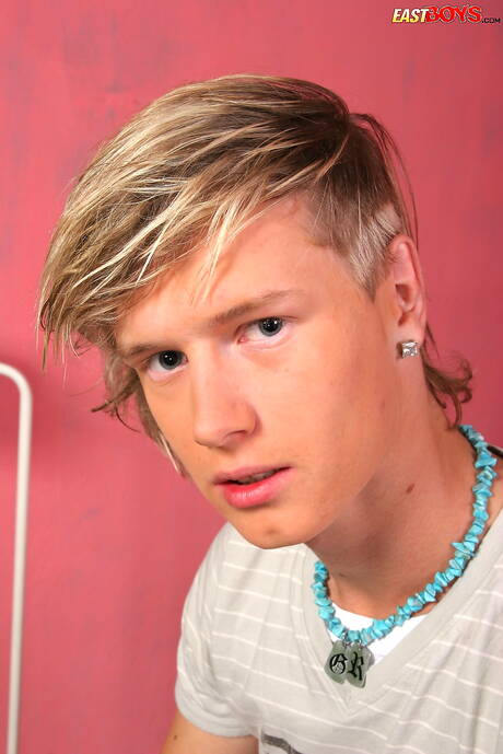 Twink Diego mostra um corpo perfeito