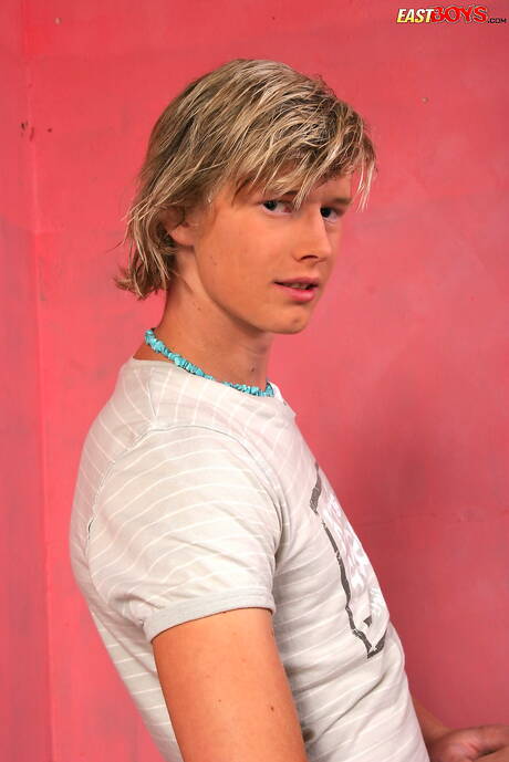 Twink Diego mostra um corpo perfeito