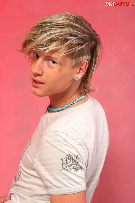 Twink Diego mostra um corpo perfeito