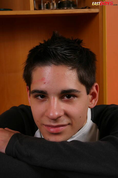 年輕的達裡奧裸體