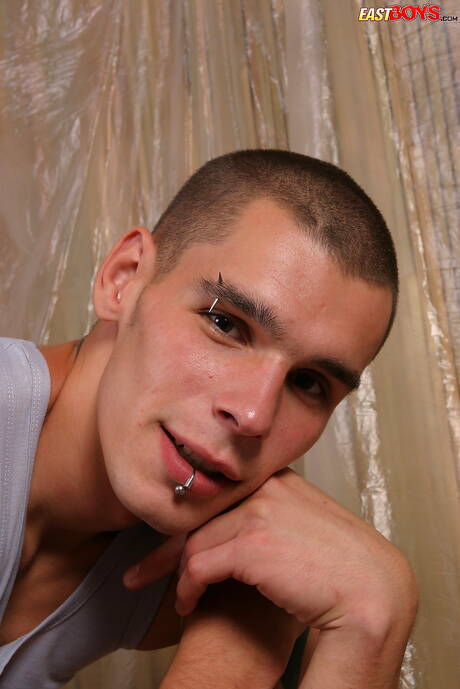 性感的丹麥小夥裸體擺造型