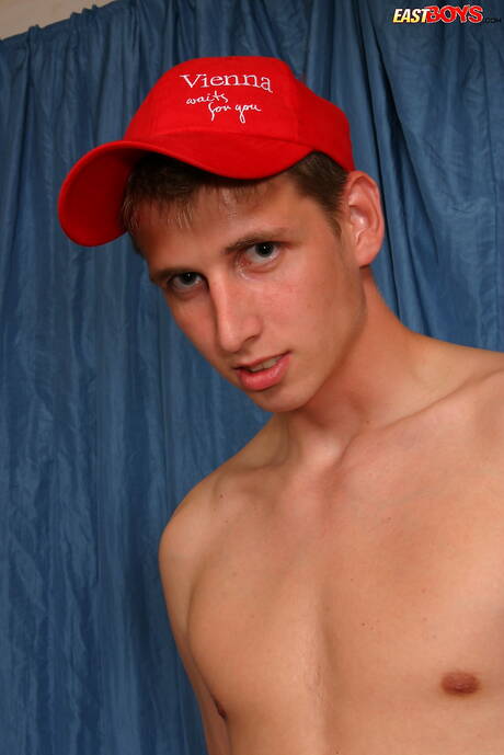 East Boys: Jovem Corey posando nu