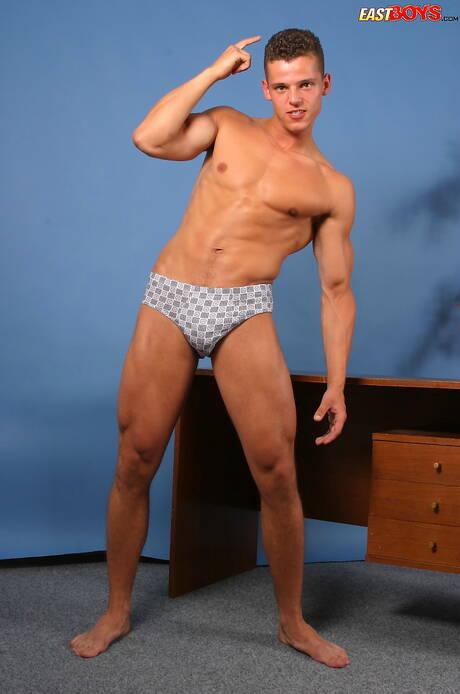 Beefy Cody shows a beautiful body